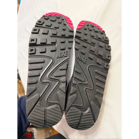 Athletic_Shoes